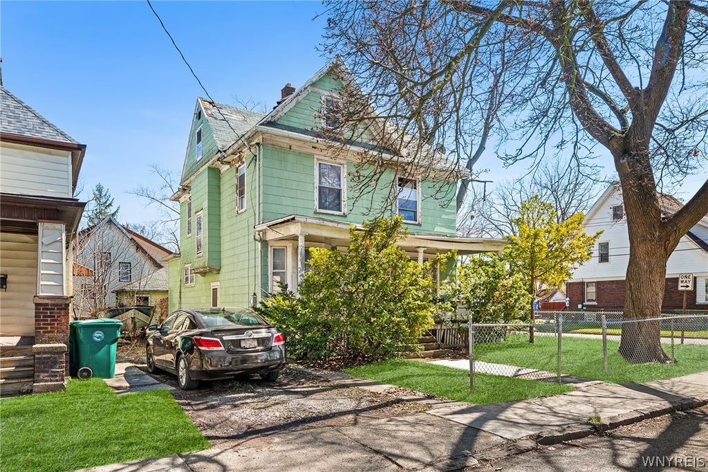 Photo of 1901 16th Street, Niagara Falls, NY 14305 (MLS # B1673279)