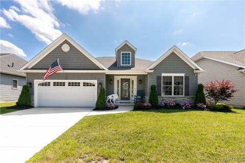 Photo of 91 Glen Meadow Drive, Amherst, NY 14051 (MLS # B1705750)