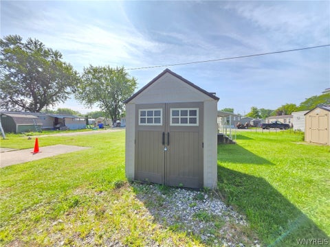 Tiny photo for 611 C Street, Niagara, NY 14304 (MLS # B1709062)