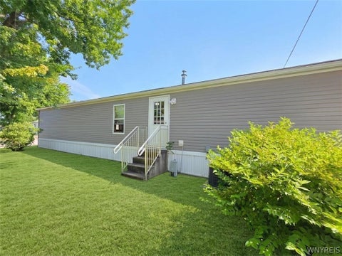Tiny photo for 611 C Street, Niagara, NY 14304 (MLS # B1709062)
