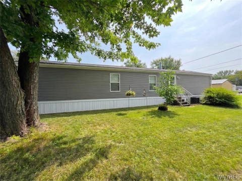 Tiny photo for 611 C Street, Niagara, NY 14304 (MLS # B1709062)