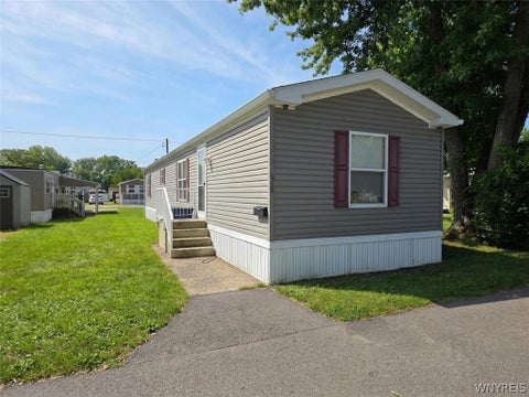 Photo of 611 C Street, Niagara, NY 14304 (MLS # B1709062)
