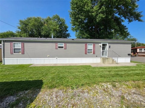 Tiny photo for 611 C Street, Niagara, NY 14304 (MLS # B1709062)