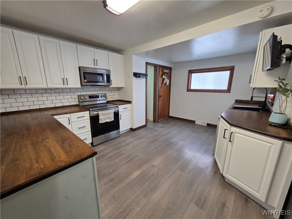 Ridgeway, New York 14103, United States, 3 Bedrooms Bedrooms, ,1 BathroomBathrooms,Residential,Active,246025