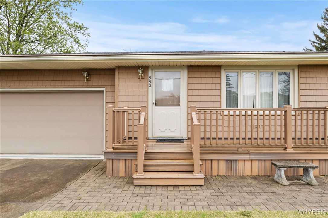 992 N Hewitt Drive, Lewiston, New York image 3