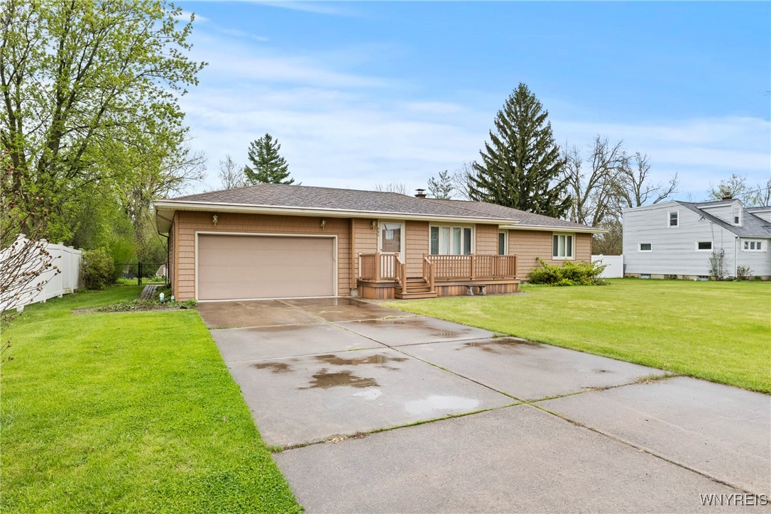 992 N Hewitt Drive, Lewiston, New York image 2
