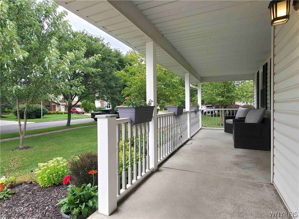22 West Lake Forest Parkway