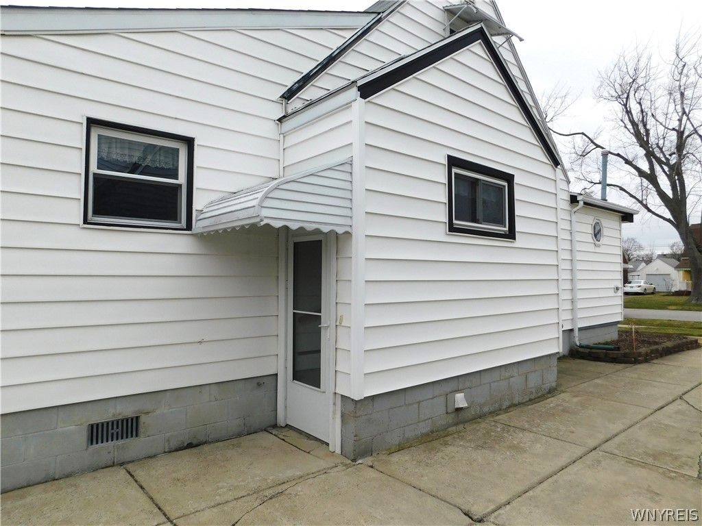 Photo of 97 Southern Parkway, Cheektowaga, NY 14225 (MLS # B1666906)