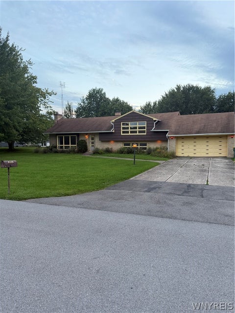 Photo of 8215 W Ledge Lane, Clarence, NY 14221 (MLS # B1716804)