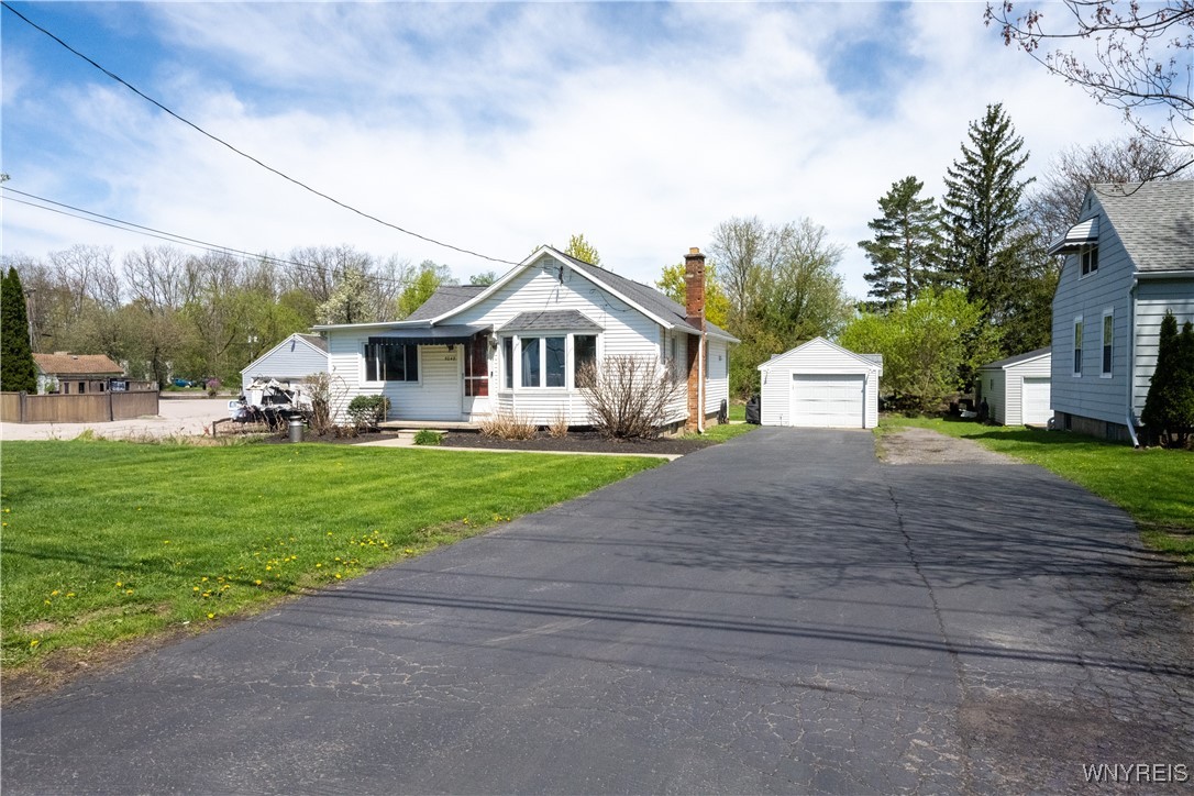 5048 Armor Duells Road, Orchard Park, New York image 2