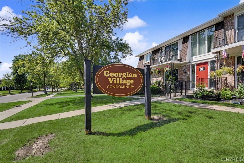 Photo of 120 Old Lyme Drive #4, Amherst, NY 14221 (MLS # B1712435)