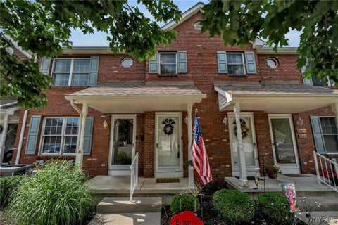 Homes For Sale - 158 Olde Stone Lane<br/> Lancaster, NY 14086