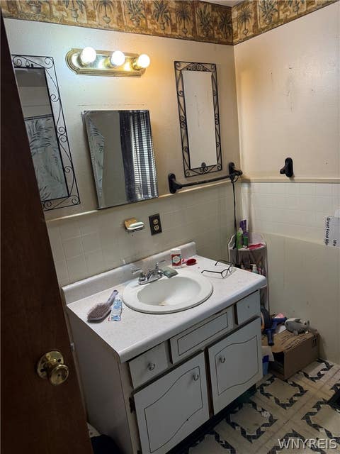 Tiny photo for 114 Mccool Avenue, DeWitt, NY 13057 (MLS # B1709110)
