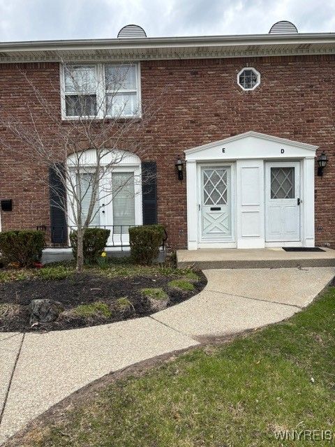 80 Guilford Lane E Buffalo NY 14221