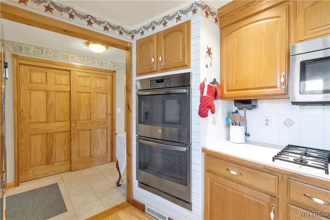 5628 Meadow Drive, Boston, New York image 11