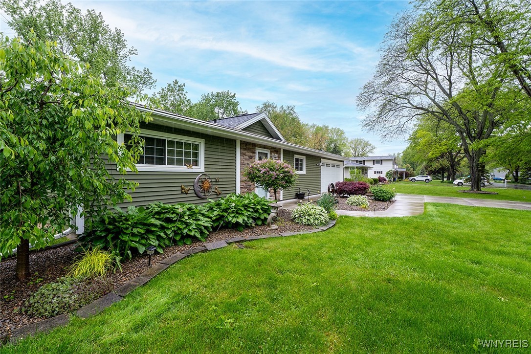 454 Kenwood Drive, Lewiston, New York image 4