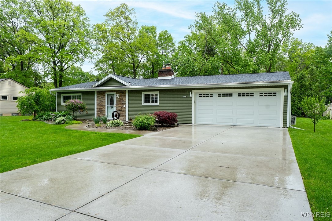 454 Kenwood Drive, Lewiston, New York image 2