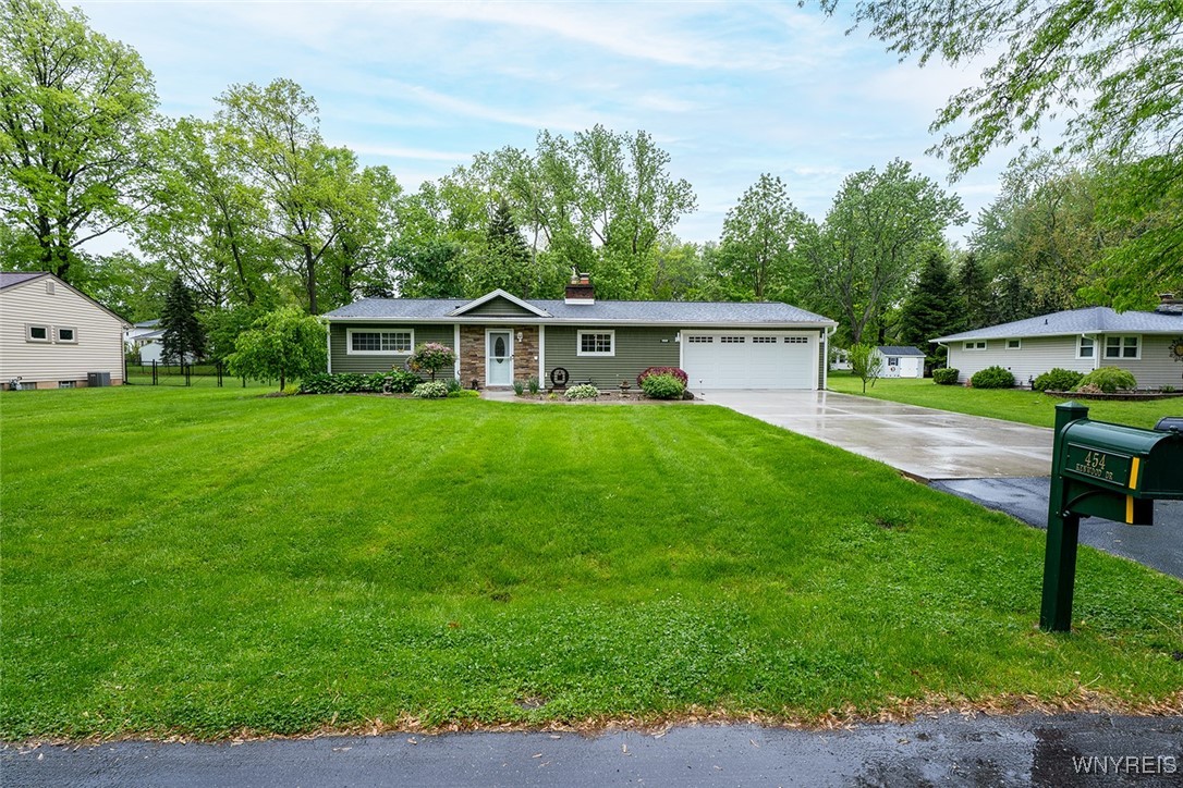 454 Kenwood Drive, Lewiston, New York image 3