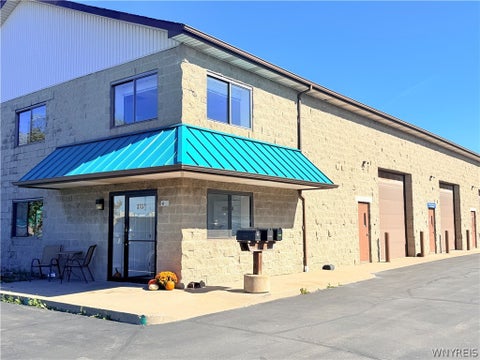 Photo of 3737 Lake Shore Road, Hamburg, NY 14219 (MLS # B1722332)