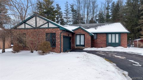 Photo of 135 Misty Lane, Amherst, NY 14051 (MLS # B1662663)