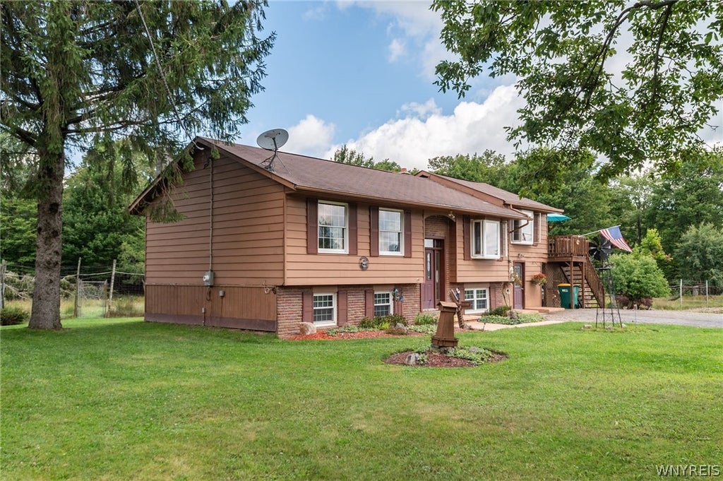 Photo of 2025 Thomas Road, Sheldon, NY 14167 (MLS # B1708987)