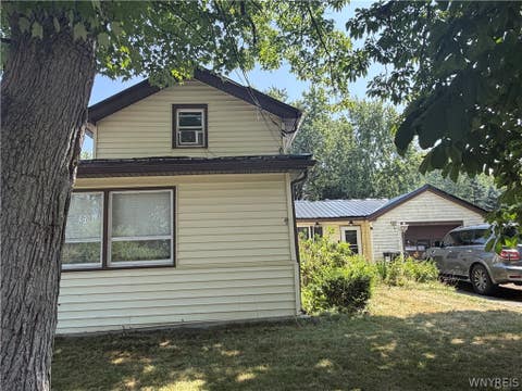 Homes For Sale - 687 Railroad Avenue<br/> Erie County, Brant, NY 14081