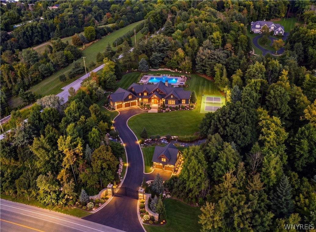5797 Chestnut Ridge Road