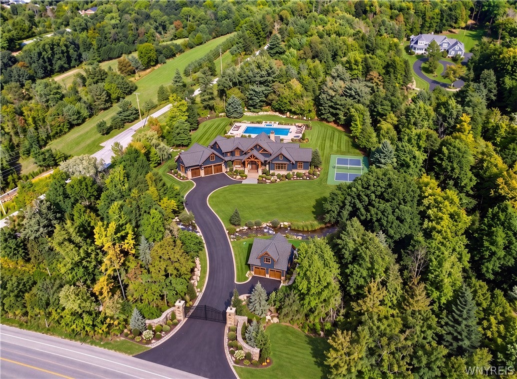 5797 Chestnut Ridge Road