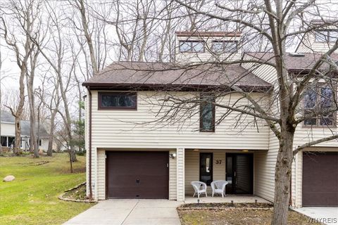 Townhouse For Sale - 37 Tunbridge Walke<br/> Aurora, NY 14052