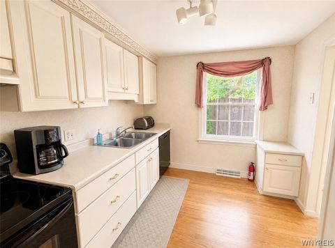 Tiny photo for 40 Hamlin Sq SQ #E, Amherst, NY 14221 (MLS # B1693679)