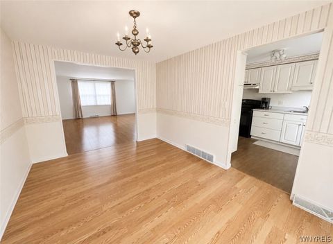Tiny photo for 40 Hamlin Sq SQ #E, Amherst, NY 14221 (MLS # B1693679)