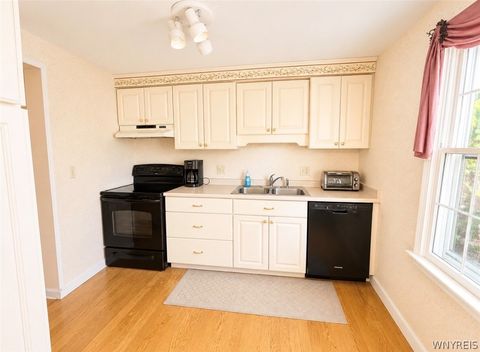Tiny photo for 40 Hamlin Sq SQ #E, Amherst, NY 14221 (MLS # B1693679)