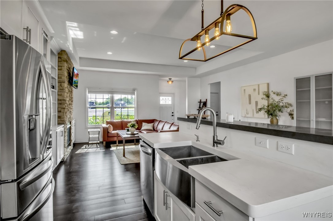 Aurora, New York 14052, United States, 3 Bedrooms Bedrooms, ,2 BathroomsBathrooms,Residential,Pending,160424