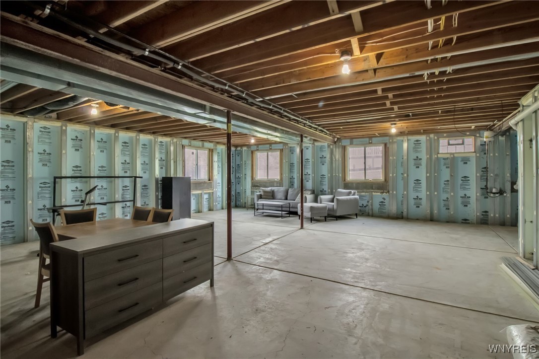 Aurora, New York 14052, United States, 3 Bedrooms Bedrooms, ,2 BathroomsBathrooms,Residential,Pending,160424