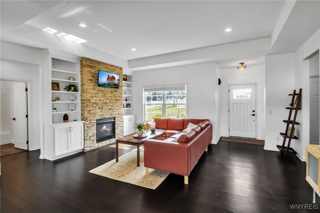 Aurora, New York 14052, United States, 3 Bedrooms Bedrooms, ,2 BathroomsBathrooms,Residential,Pending,160424