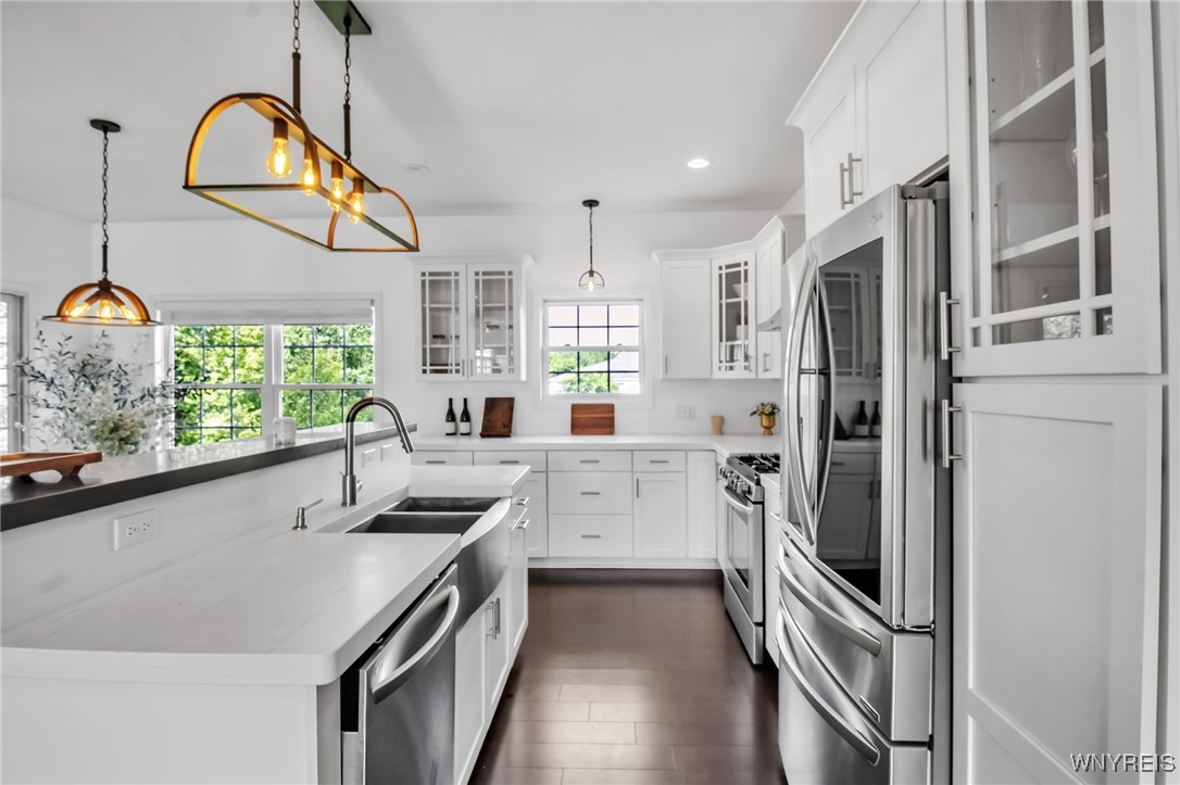 Aurora, New York 14052, United States, 3 Bedrooms Bedrooms, ,2 BathroomsBathrooms,Residential,Pending,160424