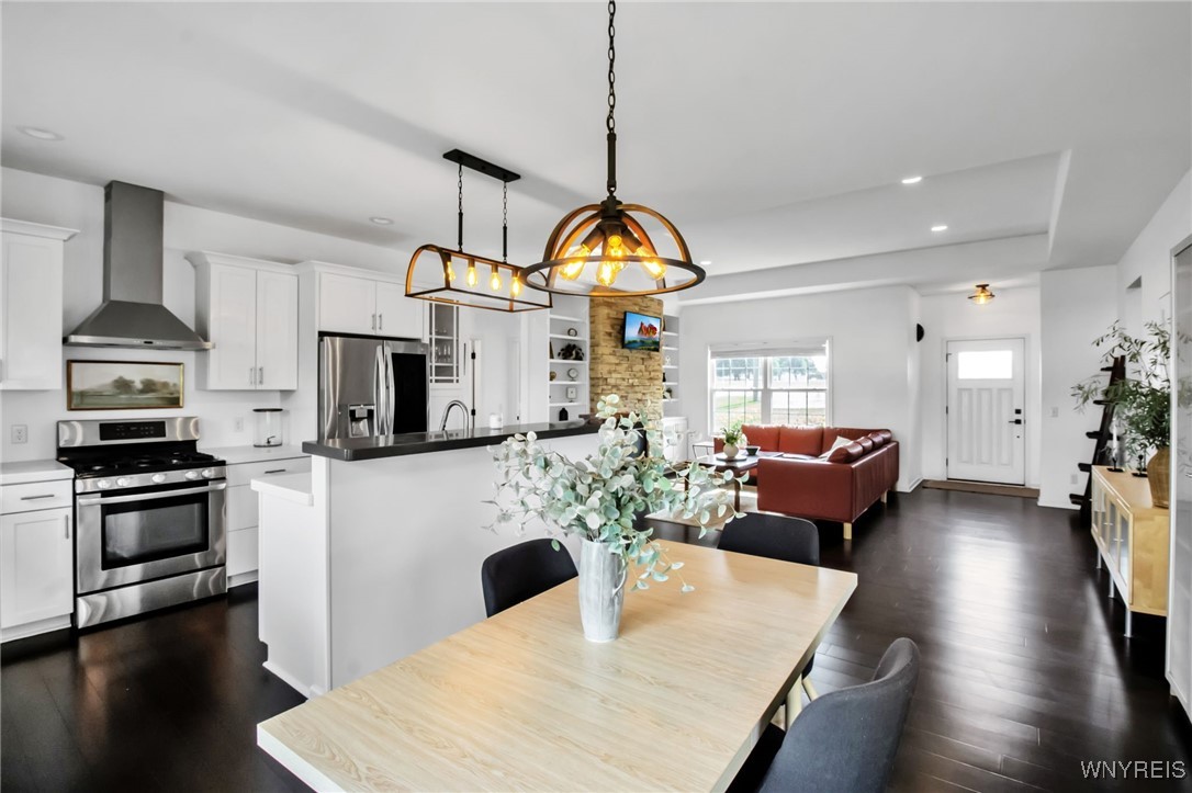 Aurora, New York 14052, United States, 3 Bedrooms Bedrooms, ,2 BathroomsBathrooms,Residential,Pending,160424