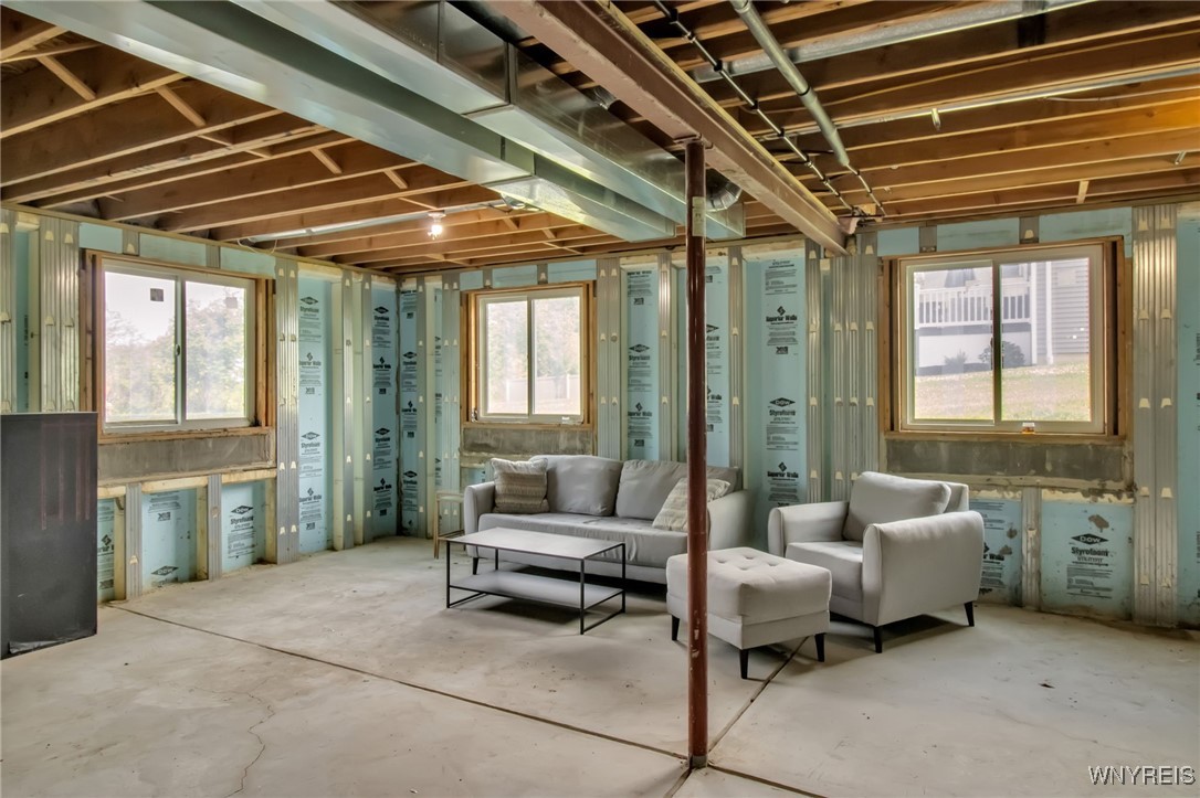 Aurora, New York 14052, United States, 3 Bedrooms Bedrooms, ,2 BathroomsBathrooms,Residential,Pending,160424