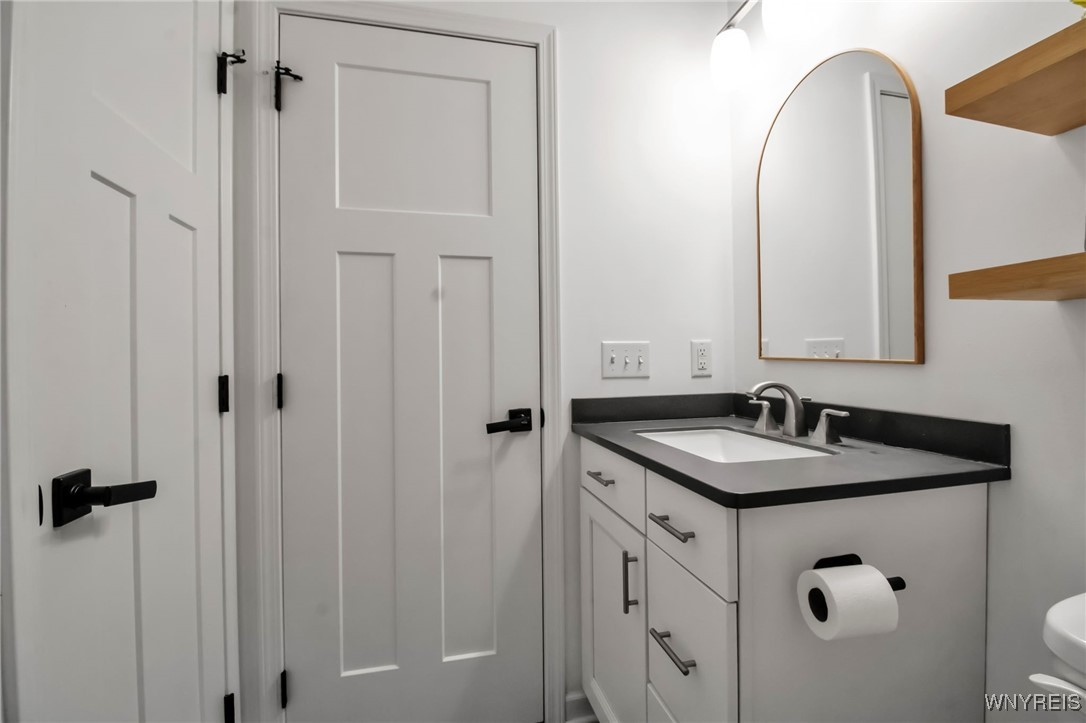 Aurora, New York 14052, United States, 3 Bedrooms Bedrooms, ,2 BathroomsBathrooms,Residential,Pending,160424