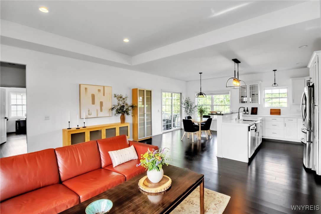 Aurora, New York 14052, United States, 3 Bedrooms Bedrooms, ,2 BathroomsBathrooms,Residential,Pending,160424