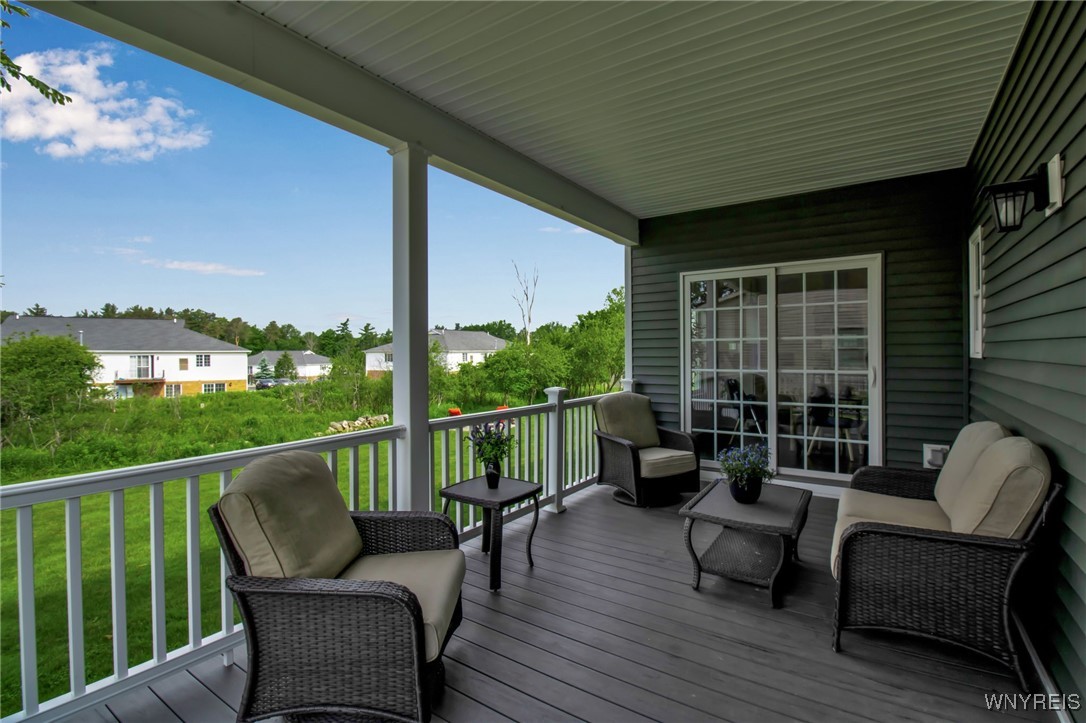 Aurora, New York 14052, United States, 3 Bedrooms Bedrooms, ,2 BathroomsBathrooms,Residential,Pending,160424