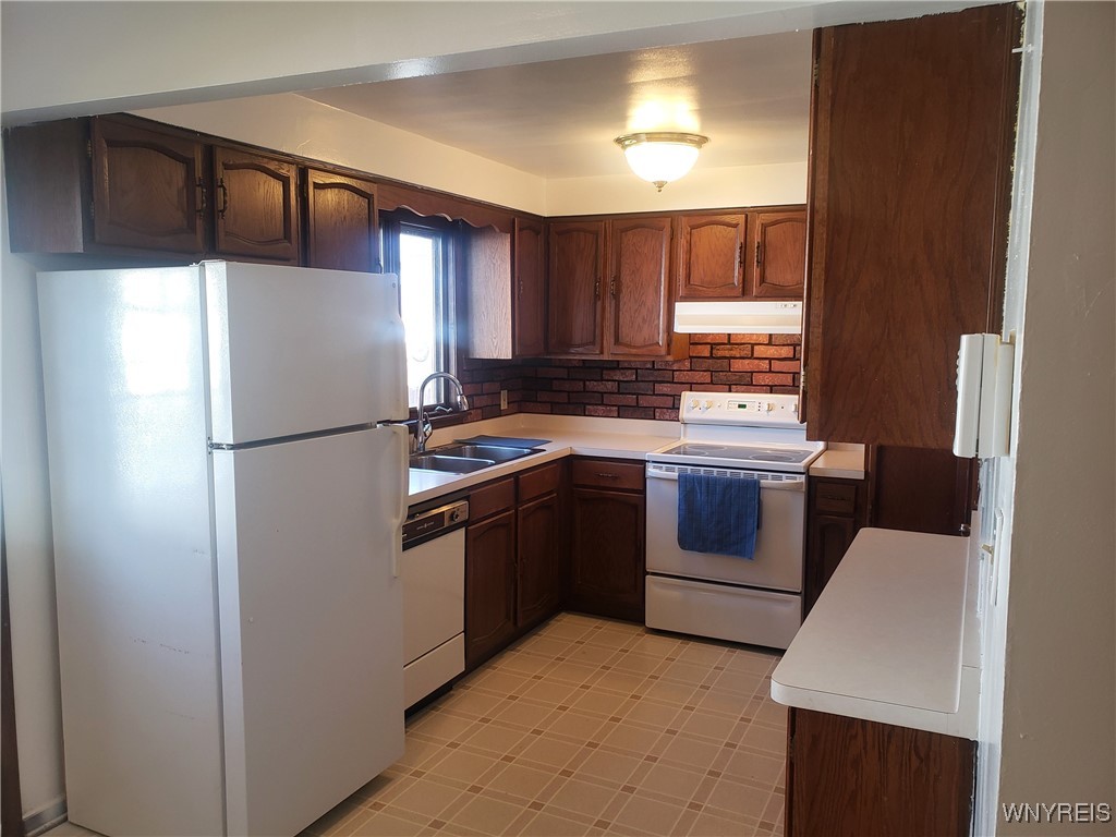 Niagara Falls, New York 14301, United States, 2 Bedrooms Bedrooms, ,1 BathroomBathrooms,Residential,Active,216619