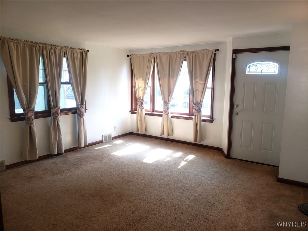 Niagara Falls, New York 14301, United States, 2 Bedrooms Bedrooms, ,1 BathroomBathrooms,Residential,Active,216619