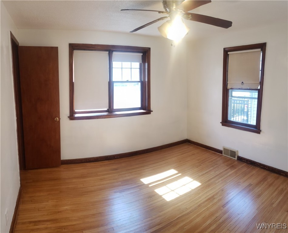 Niagara Falls, New York 14301, United States, 2 Bedrooms Bedrooms, ,1 BathroomBathrooms,Residential,Active,216619