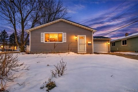 Homes For Sale - 4 E Toulon Drive<br/> Cheektowaga, NY 14227