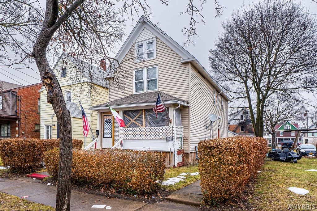 Photo of 435 18th Street, Niagara Falls, NY 14303 (MLS # B1665833)