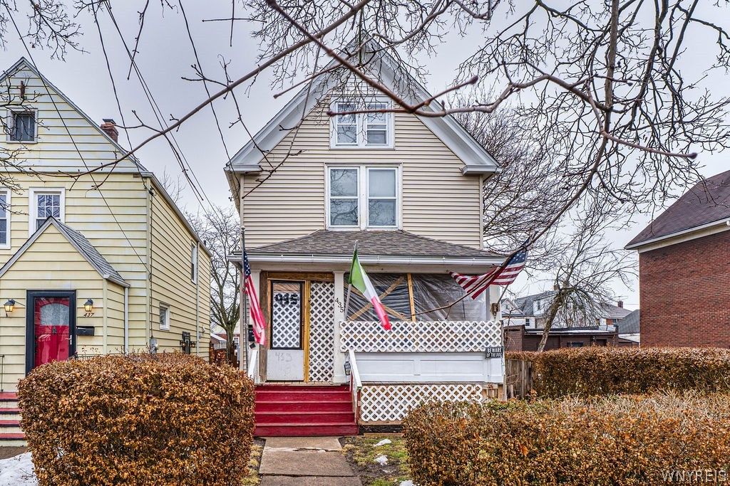 Photo of 435 18th Street, Niagara Falls, NY 14303 (MLS # B1665833)