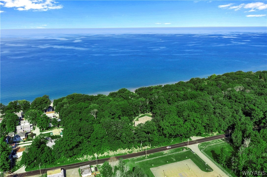 8462 Lake Shore Road