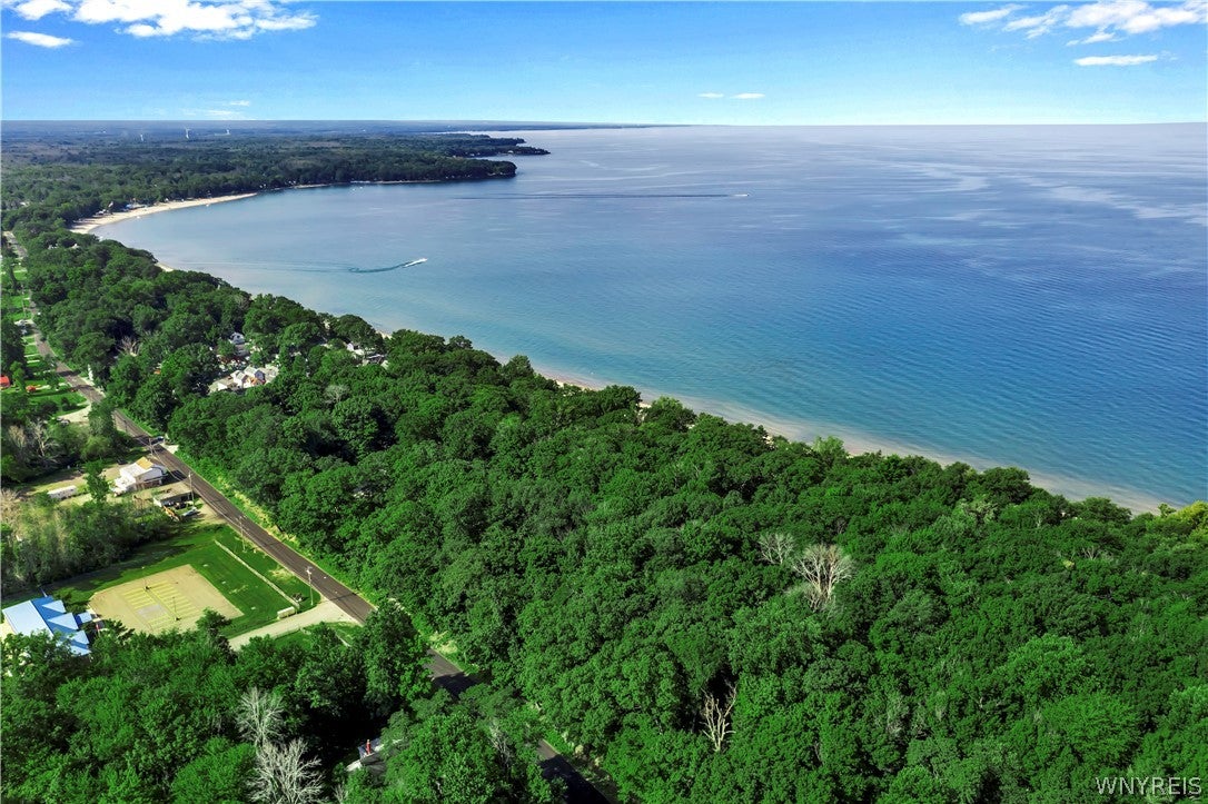 8462 Lake Shore Road