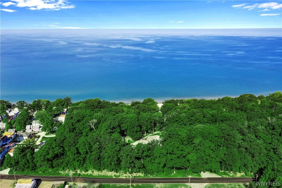8462 Lake Shore Road